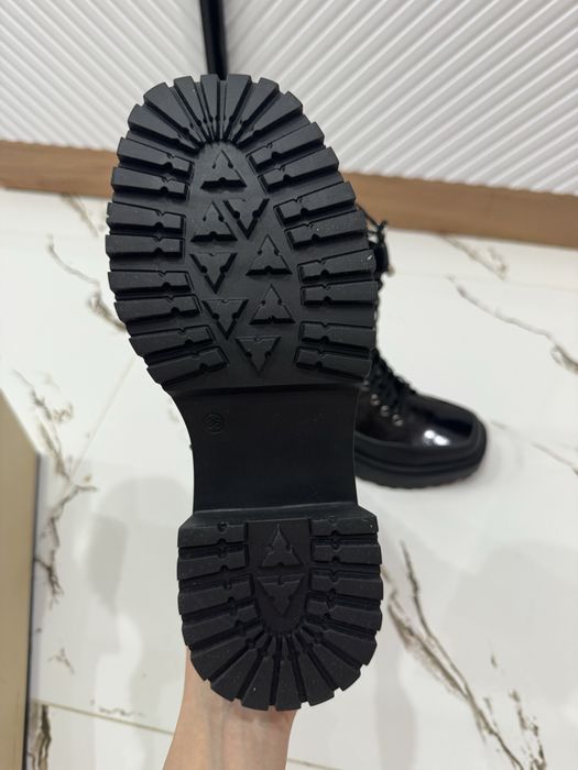 Продам новые осенние сапоги