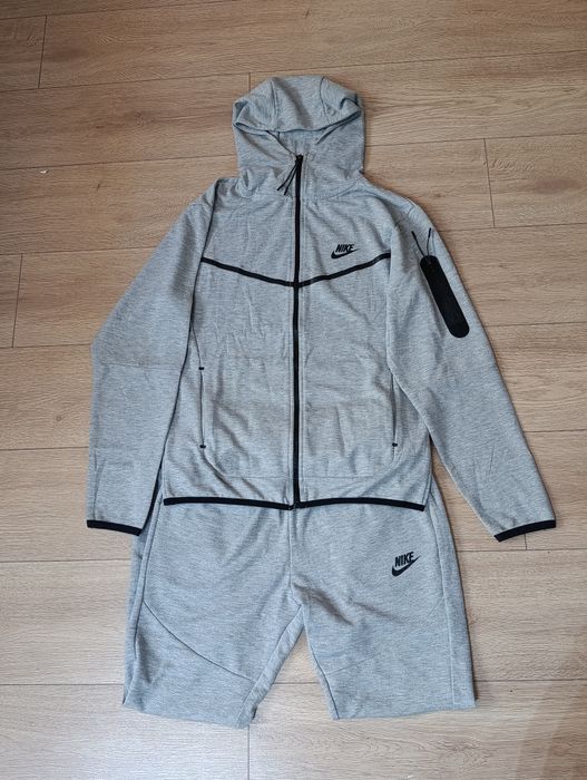 Nike tech gri, utilizat