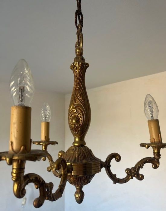 Candelabru antic din bronz masiv Louis  cu 3 brațe ,piesa cu o lucrătu