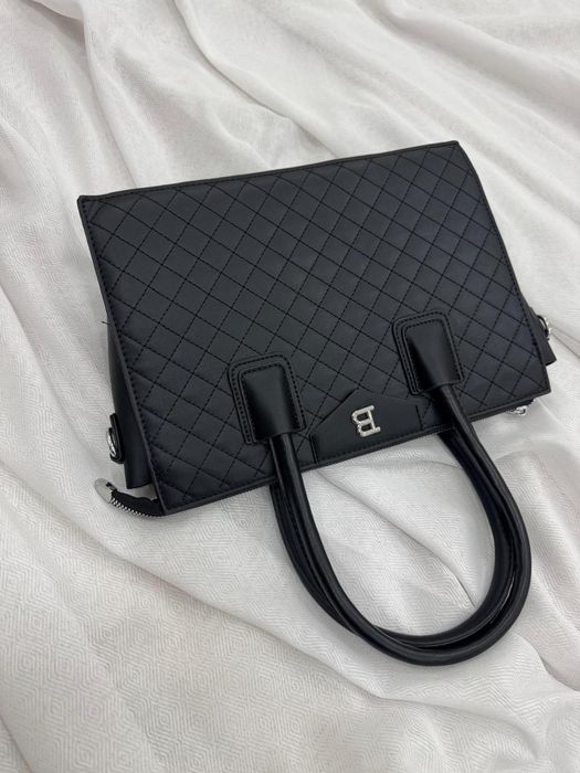 Сумкалар бар қолжетімді