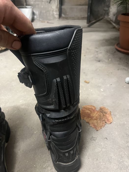 Продавам бутуши X-PRIVILEGE BLACK за кросов мотор в отлично състояние