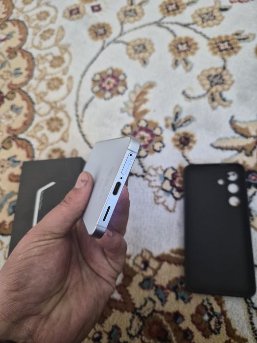 Продается телефон