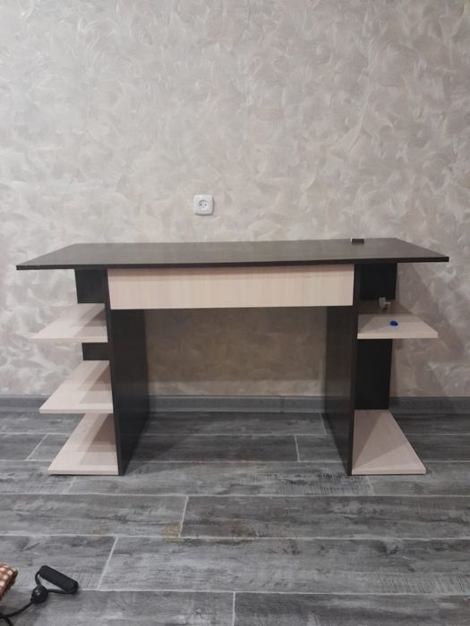 Продам стол компьютерный