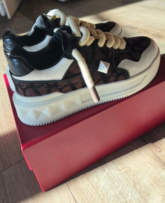Valentino One Stud