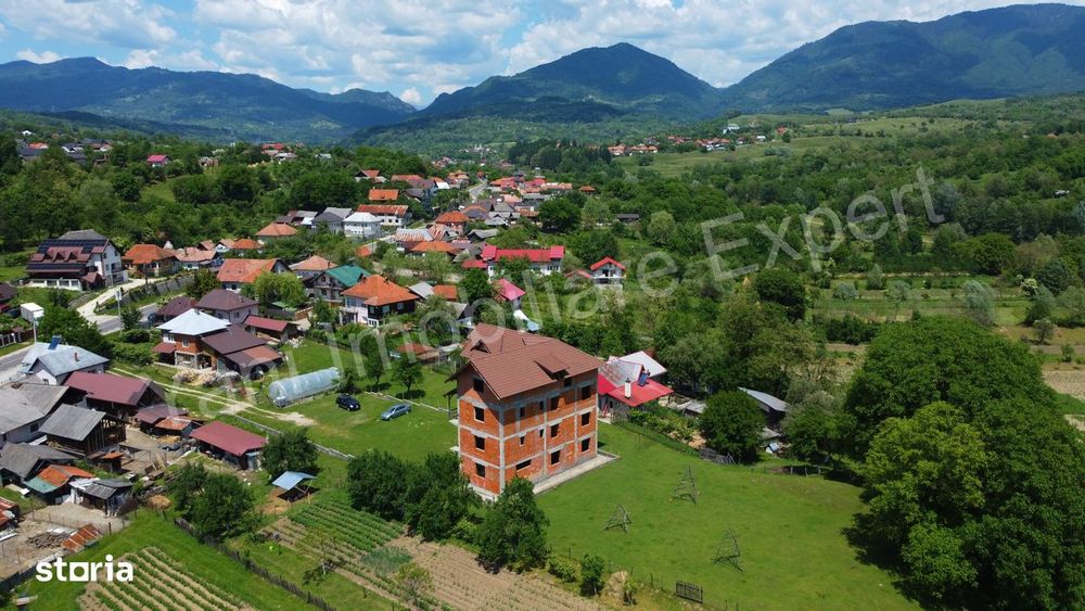 Pensiune de vânzare în comuna Corbeni, Județ Argeș.