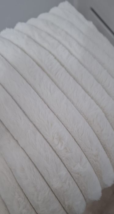 Pernițe  pufoase noi ,35/35 cm ,2 bucati