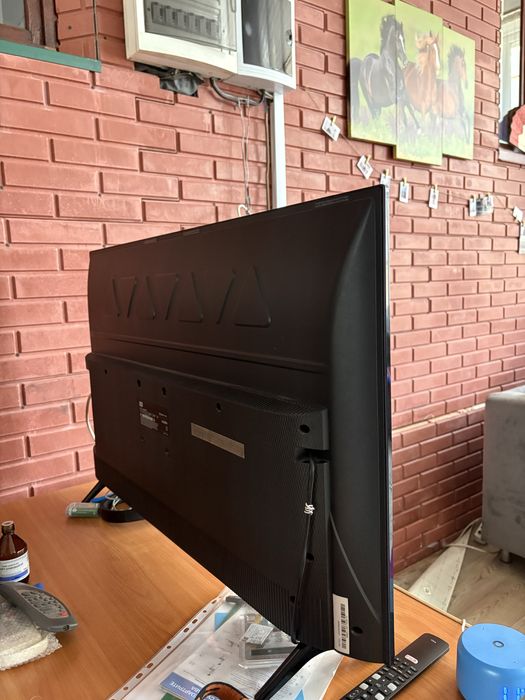 Продам телевизор tcl смарт, samsung (самсунг)