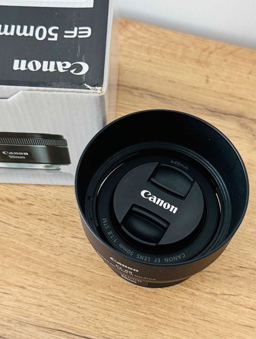 Canon EF 50mm f/1.8 STM + parasolar ES-68