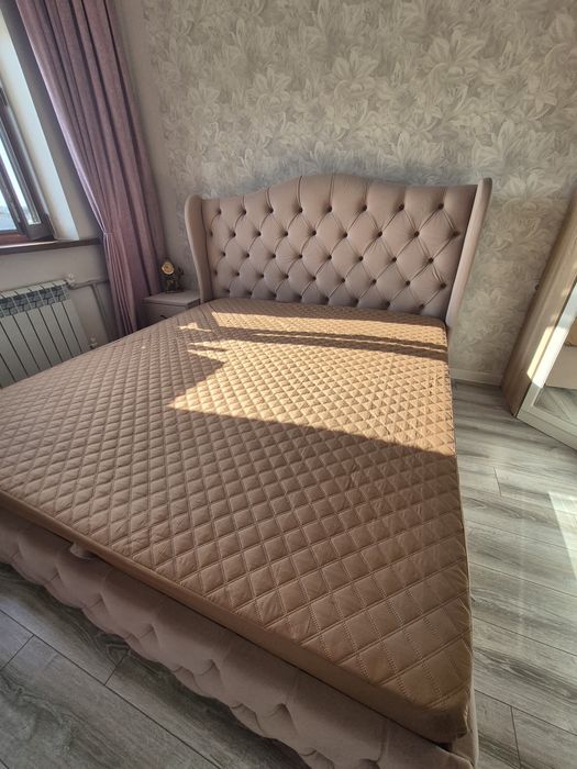 Продаю кровать и две тумбочки