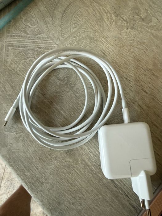 Apple MacBook Air 13" M1 (8GB RAM / 256GB SSD) - Златен, Перфектно състояние