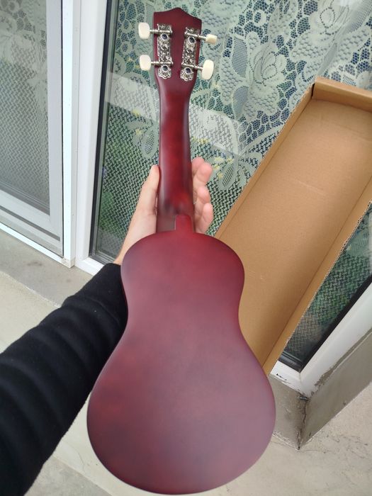 Vând Ukulele nou