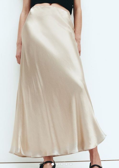 Дълга официална рокля в бежево