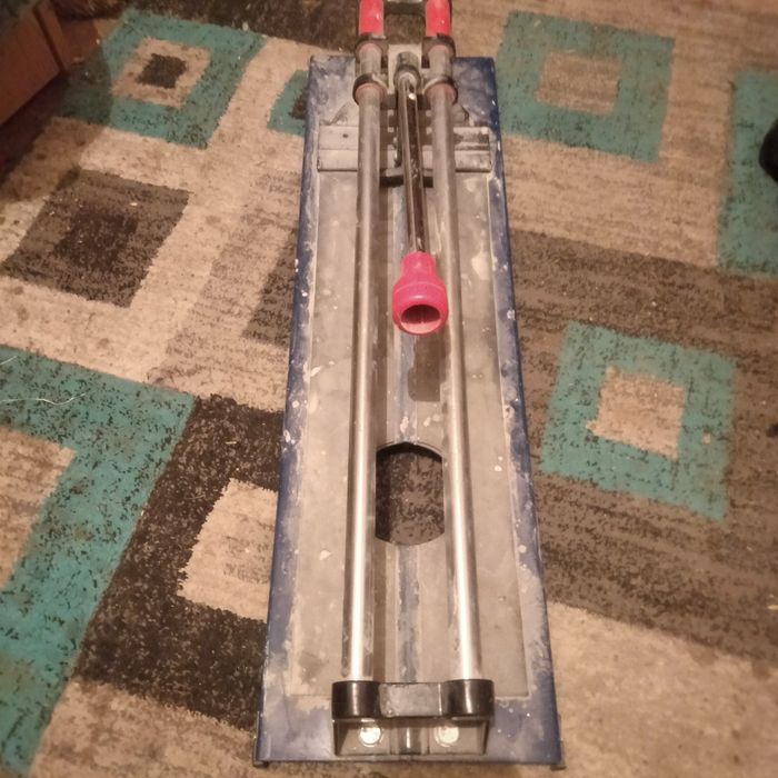 De vânzare  aparat tăiat faianță și gresie 100 lei ,flex 80 lei ,