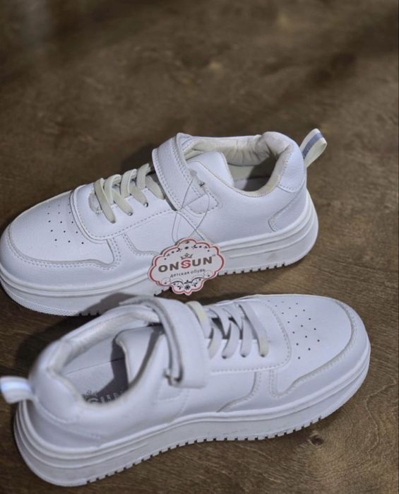 Кроссовки детские новые