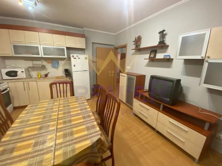 Дава се под наем Тристаен апартамент в Варна, Конфуто - 87 кв.м за 538.56 € - Снимка #1