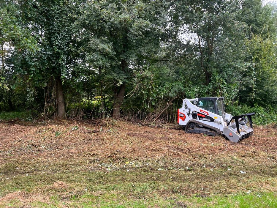 Почистване на дворове и терени с горски мулчер