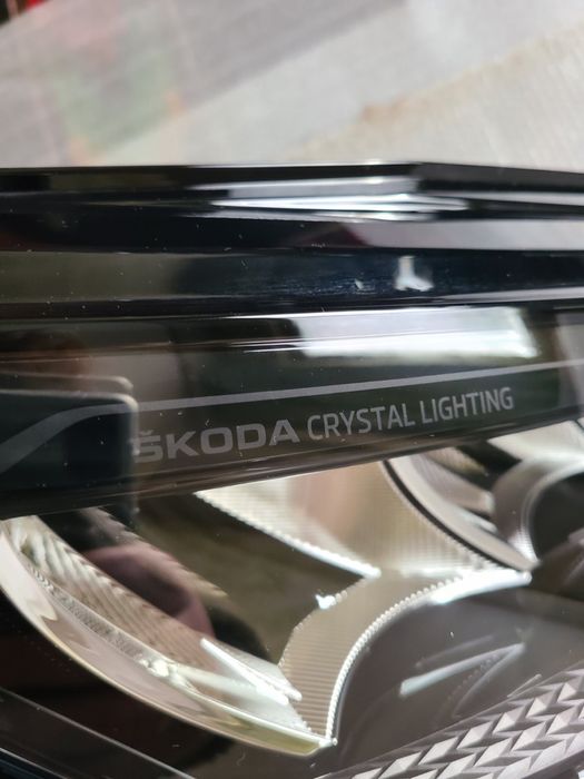 Фар десен Skoda Enyaq Перфектен