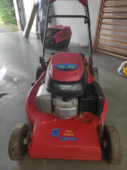 Mașina de tuns iarba cu motor pe benzina Honda