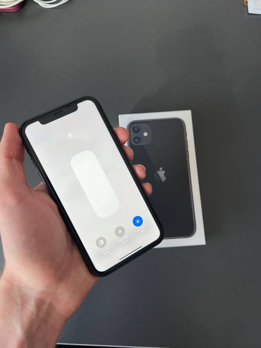 iphone 11 в четком состояний