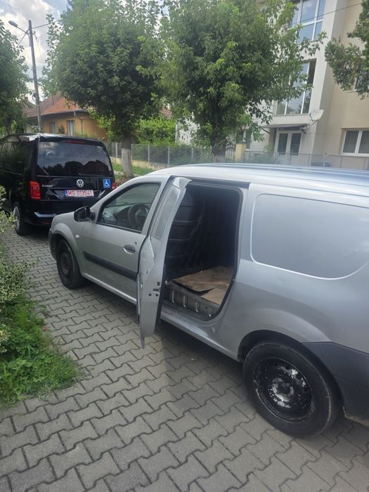 Vând Dacia Logan Van 2 uși laterale stare bună de funcționare