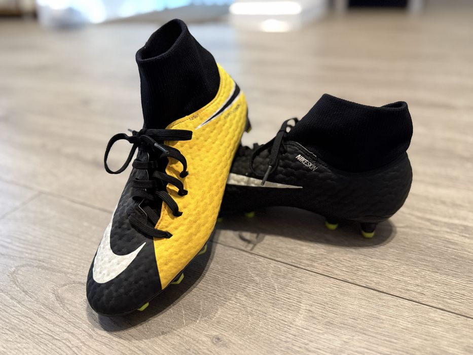 Ghete pentru fotbal NIKE