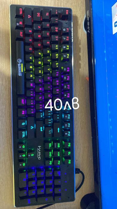 Продавам една клавиатура  три  мишки и три игри за пс4 и  тарамбука