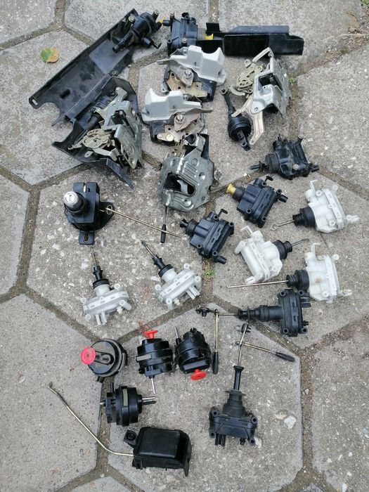 Мерцедес 124, 202, 210 и 207 на части