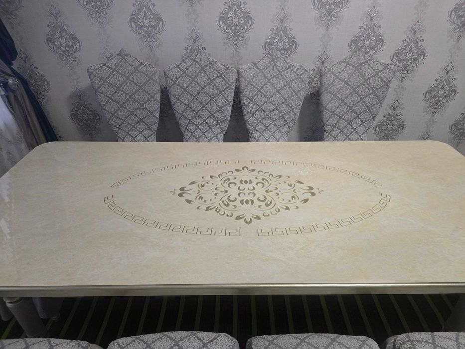 Стол стул гостиной