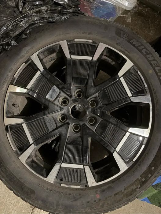 Продам  комплект шин Michelin pilot sport (диаметр 21)