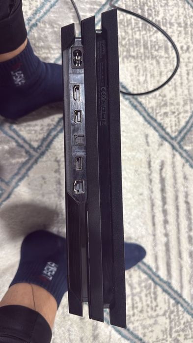 Продаю playstation 4 pro
