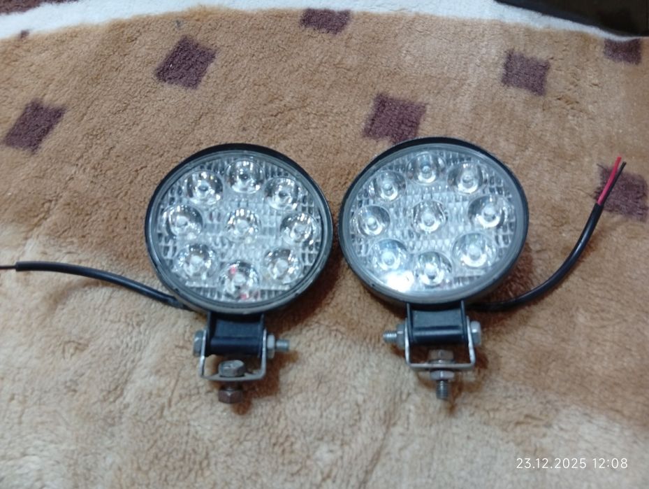Подам свето диодные фары .