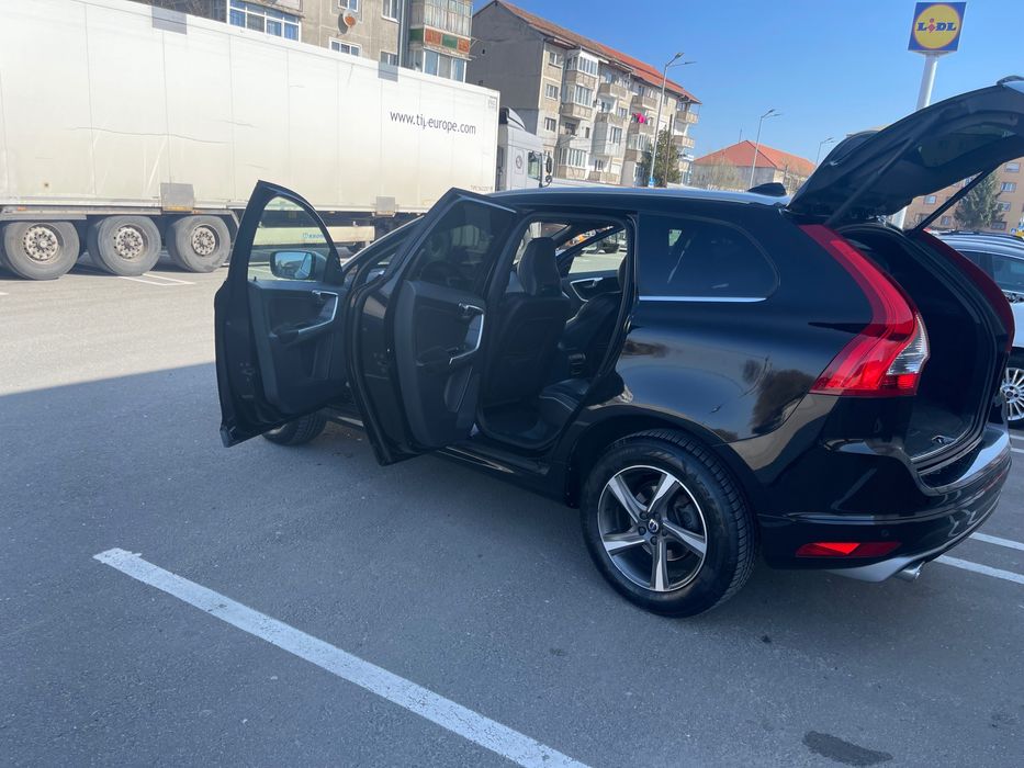 Volvo XC60 R-Design 2016 – SUV premium, stare excelentă