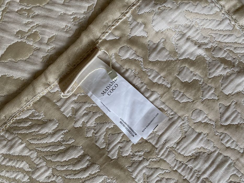 Покрывало с наволочками недорго.