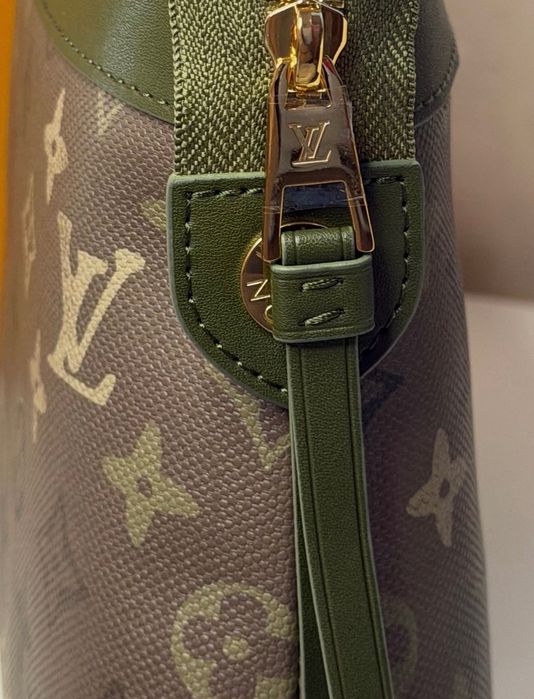 Клъч Louis Vuitton Voyage Souple