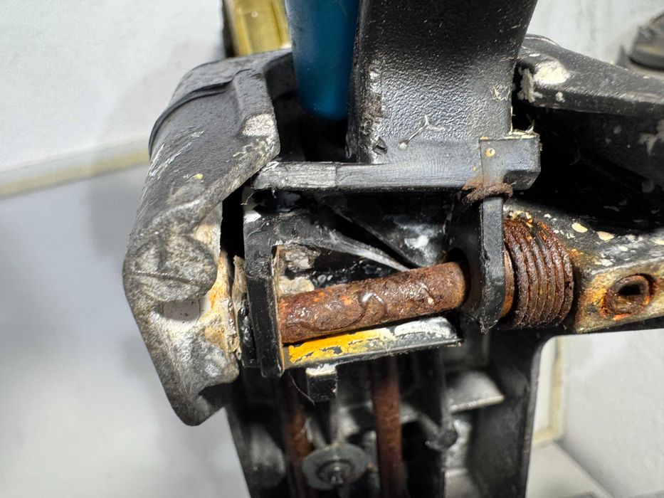 Циркуляр пендула - Hitachi C8FSE 216mm / 1050 W