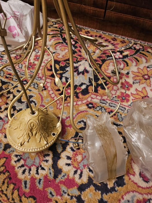 Продаем люстру б/у в отличном состоянии