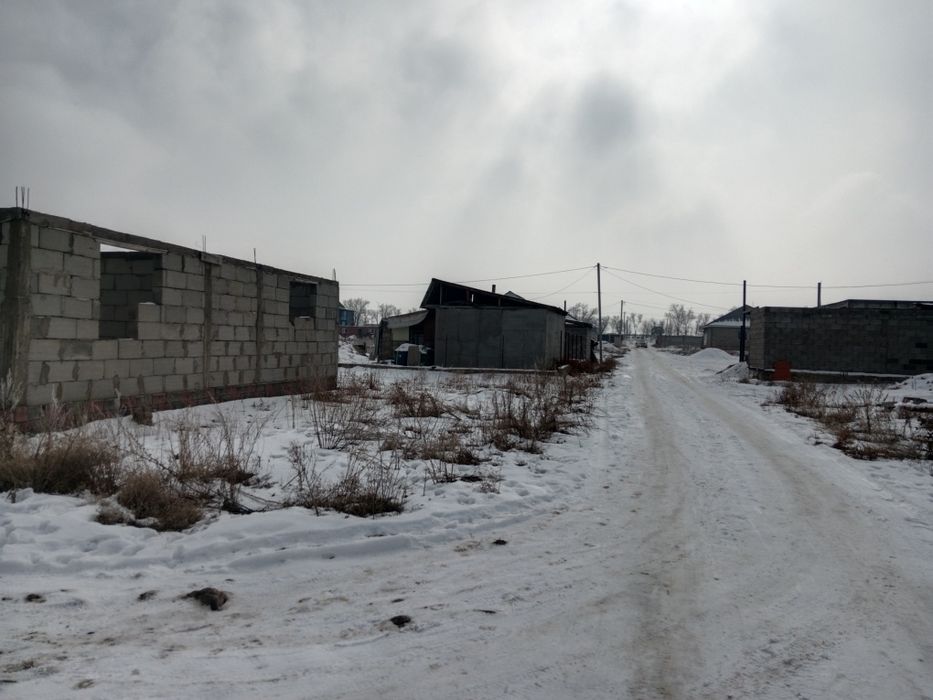 Продам недостроенный дом с участком