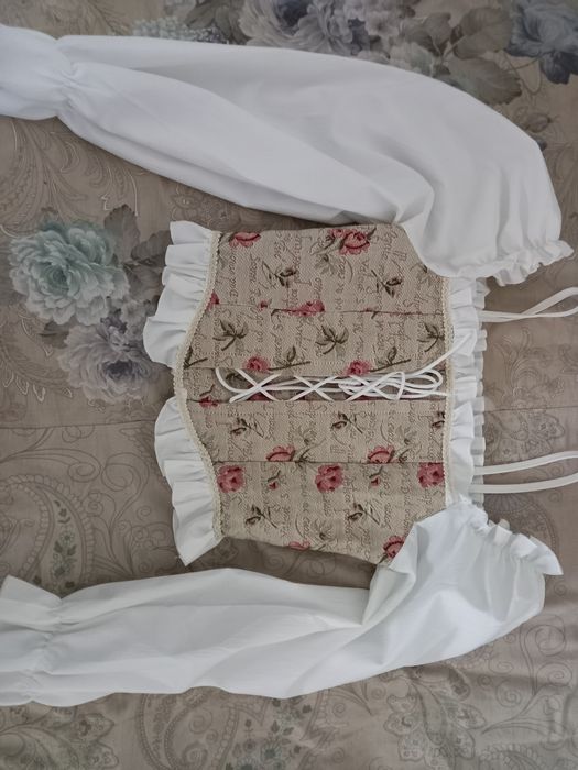 Кофта с корсетом