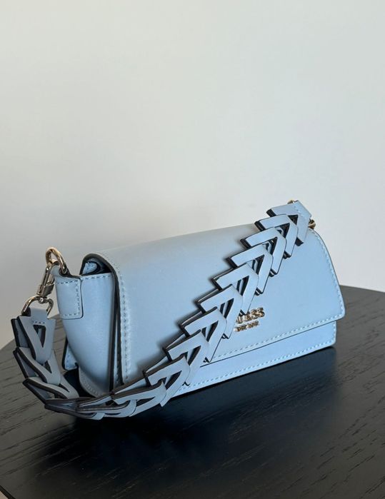 Чанти Guess, различни видове