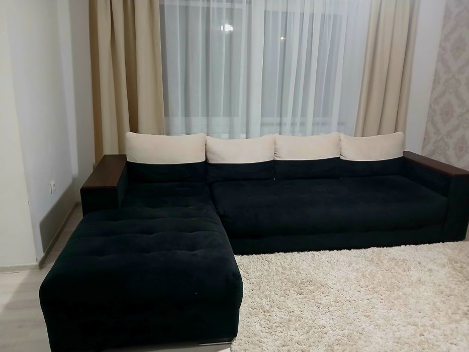 Colțar cu șezlong si etajera negru din catifea