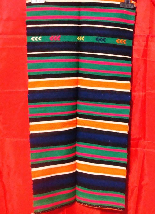 Продавам 5 неупотребявани,ръчно тъкани,вълнени покривки