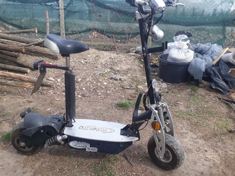 Trotineta electrica cu sa