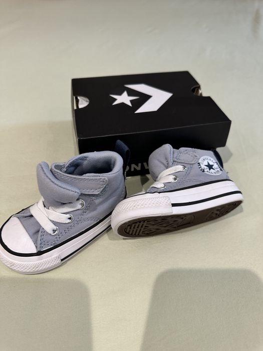 Бебешки обувки и буйки