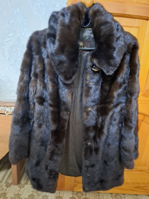 Продам норковую шубку.