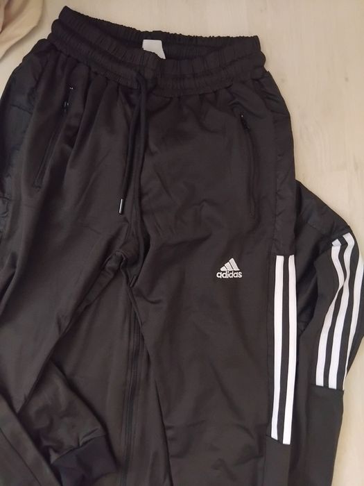 Model nou! Trening baieti Adidas!