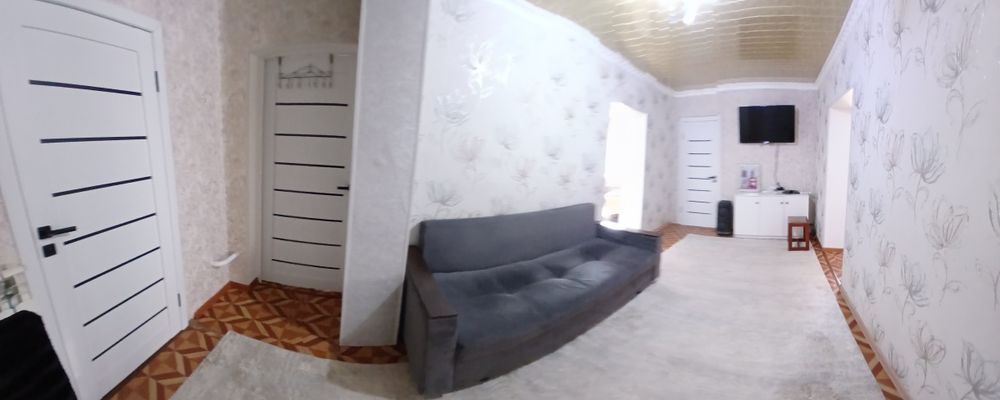 Продам дом + две времянки