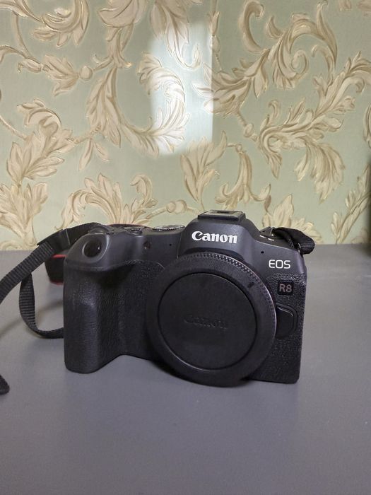 Canon eos r8 body