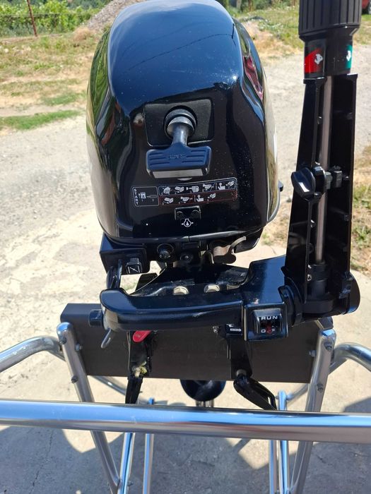 Надуваема лодка с извънбордов двигател