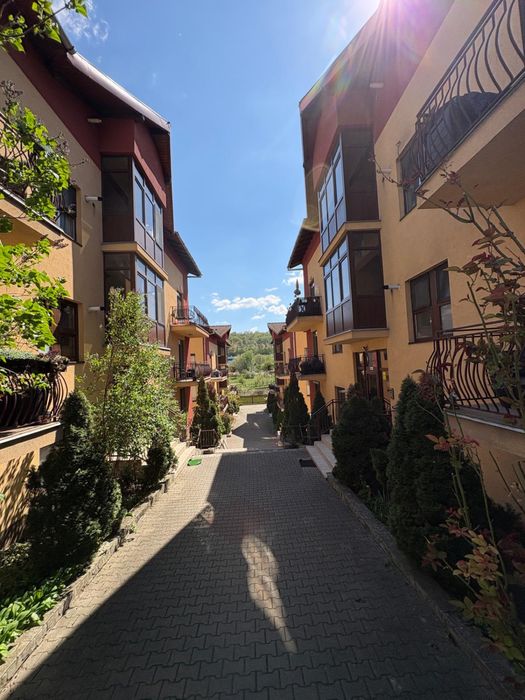 Ap la demisol 3 camere 50mp str Scolii Dambul Rotund! Parcare inclusa