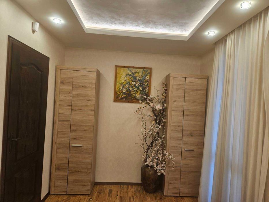 Дава се под наем Тристаен апартамент в Варна, Бриз - 100 кв.м за 1450 € - Снимка #1